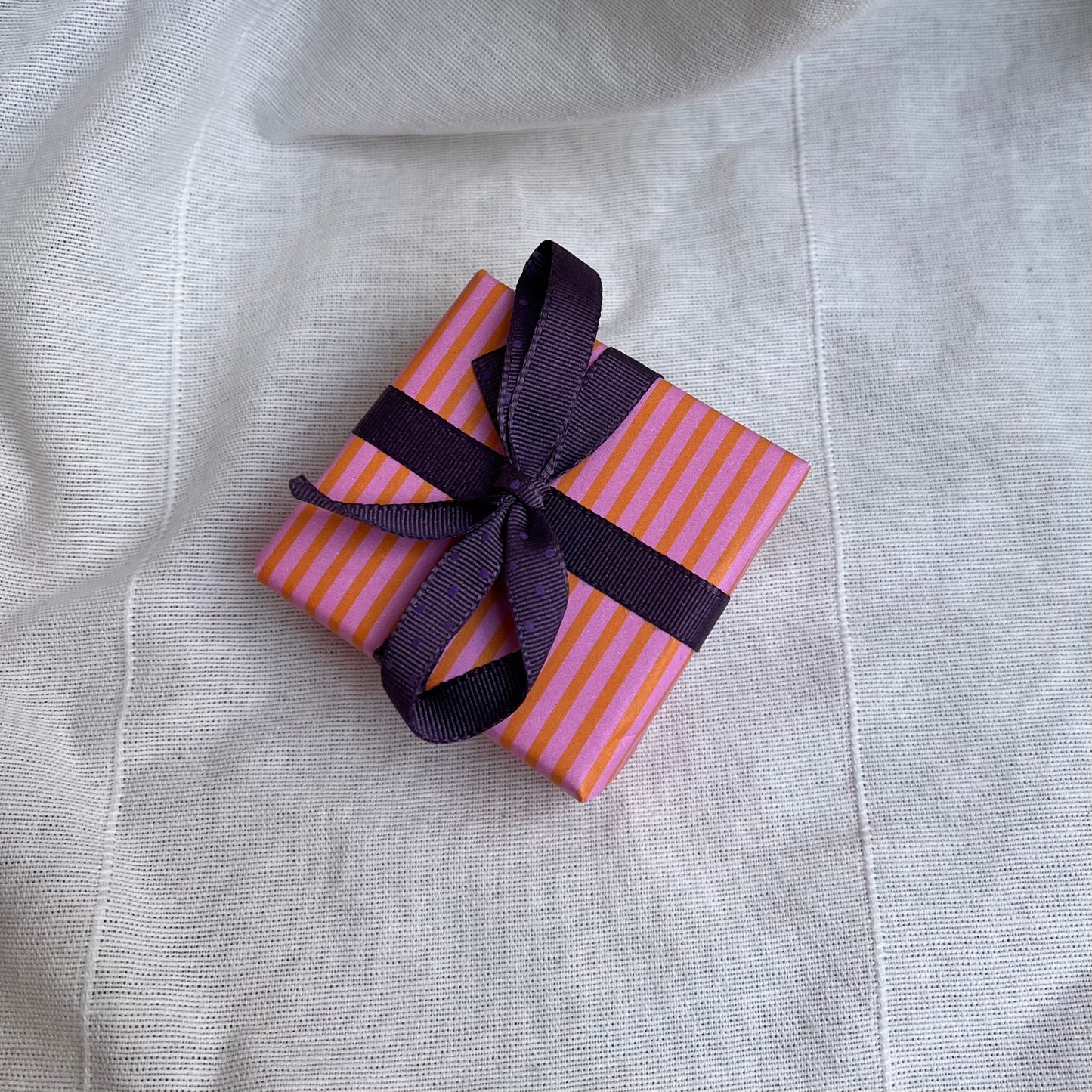 Stribet Gaveindpakning